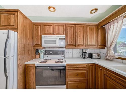 4331 Brisebois Drive Nw, Calgary, AB - Indoor Photo Showing Kitchen