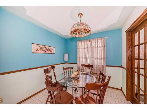 4331 Brisebois Drive Nw, Calgary, AB - Indoor Photo Showing Dining Room