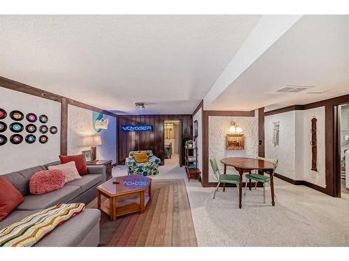 4331 Brisebois Drive Nw, Calgary, AB - Indoor Photo Showing Living Room