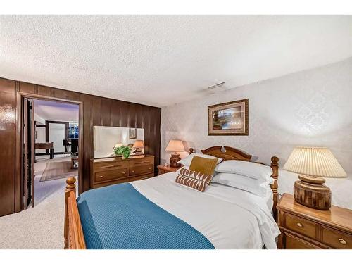 4331 Brisebois Drive Nw, Calgary, AB - Indoor Photo Showing Bedroom