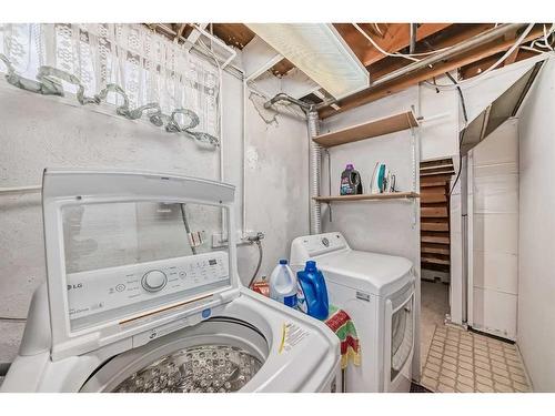 4331 Brisebois Drive Nw, Calgary, AB - Indoor Photo Showing Laundry Room