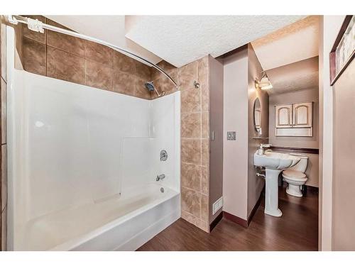 70 Country Hills Gardens Nw, Calgary, AB - Indoor Photo Showing Bathroom