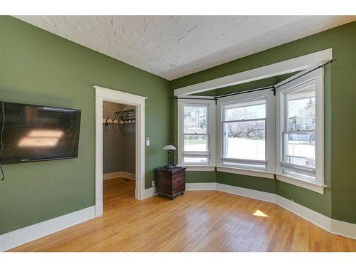 1125 7A Street Nw, Calgary, AB - Indoor Photo Showing Other Room