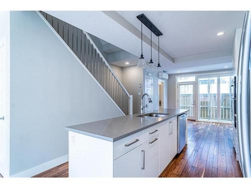 210-2717 17 Street Sw, Calgary, AB - Indoor Photo Showing Kitchen