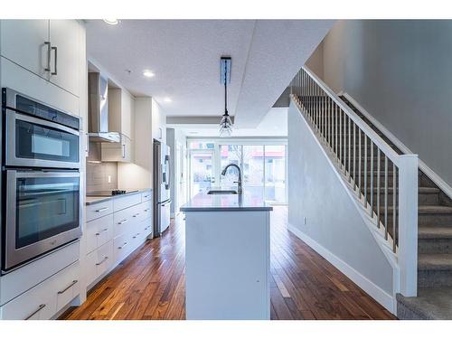 210-2717 17 Street Sw, Calgary, AB - Indoor Photo Showing Kitchen With Upgraded Kitchen