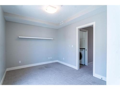 210-2717 17 Street Sw, Calgary, AB - Indoor Photo Showing Other Room