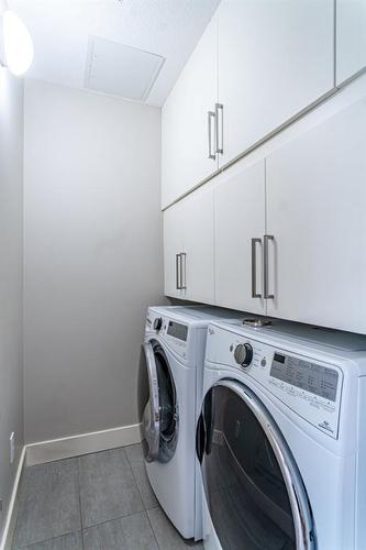 210-2717 17 Street Sw, Calgary, AB - Indoor Photo Showing Laundry Room