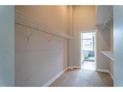 210-2717 17 Street Sw, Calgary, AB - Indoor With Storage