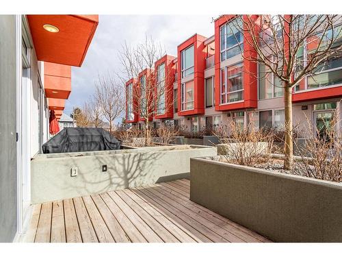 210-2717 17 Street Sw, Calgary, AB - Outdoor