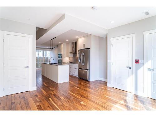 210-2717 17 Street Sw, Calgary, AB - Indoor Photo Showing Kitchen