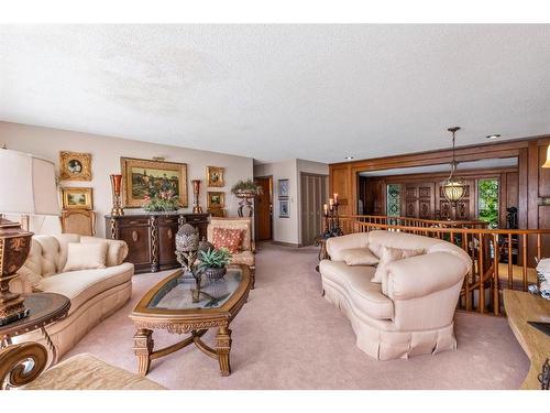 2945 Toronto Crescent Nw, Calgary, AB - Indoor Photo Showing Living Room