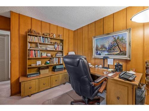 2945 Toronto Crescent Nw, Calgary, AB - Indoor Photo Showing Office