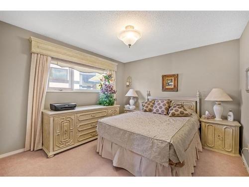 2945 Toronto Crescent Nw, Calgary, AB - Indoor Photo Showing Bedroom