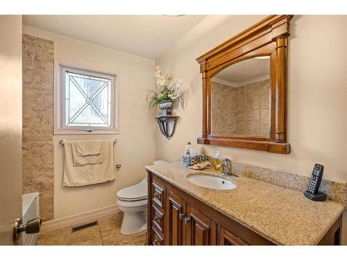 2945 Toronto Crescent Nw, Calgary, AB - Indoor Photo Showing Bathroom