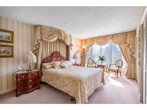 2945 Toronto Crescent Nw, Calgary, AB - Indoor Photo Showing Bedroom