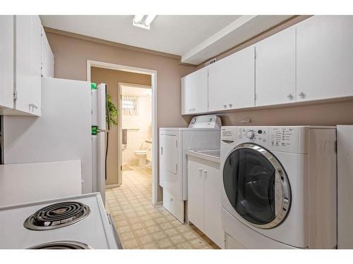 2945 Toronto Crescent Nw, Calgary, AB - Indoor Photo Showing Laundry Room