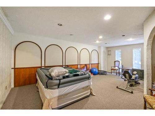 2945 Toronto Crescent Nw, Calgary, AB - Indoor Photo Showing Gym Room