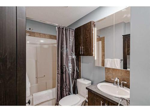 120-2727 28 Avenue Se, Calgary, AB - Indoor Photo Showing Bathroom