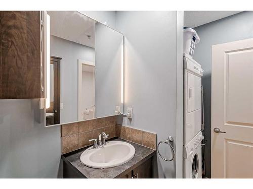 120-2727 28 Avenue Se, Calgary, AB - Indoor Photo Showing Bathroom