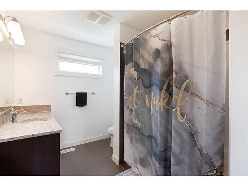 250 Covecreek Circle Ne, Calgary, AB - Indoor Photo Showing Bathroom