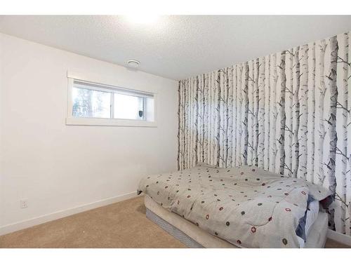 250 Covecreek Circle Ne, Calgary, AB - Indoor Photo Showing Bedroom