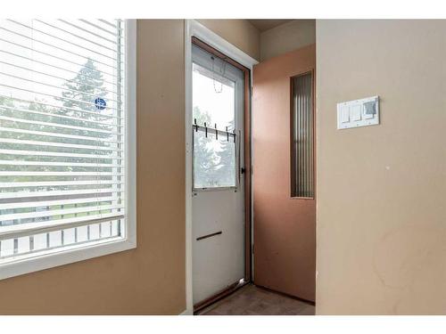 6815 5 Street Sw, Calgary, AB - Indoor Photo Showing Other Room