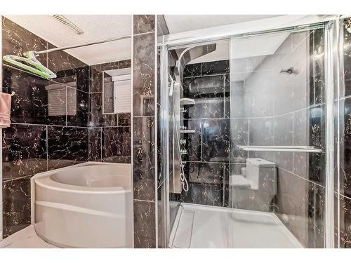 6408 Elbow Drive, Calgary, AB - Indoor Photo Showing Bathroom