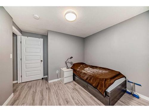 6408 Elbow Drive, Calgary, AB - Indoor Photo Showing Bedroom