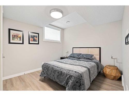29 Aspen Summit Circle Sw, Calgary, AB - Indoor Photo Showing Bedroom