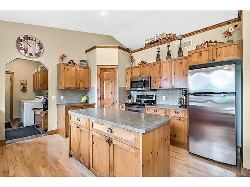 112 Derochie Drive, Claresholm, AB - Indoor Photo Showing Kitchen