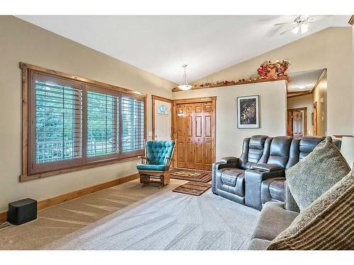 112 Derochie Drive, Claresholm, AB - Indoor Photo Showing Living Room