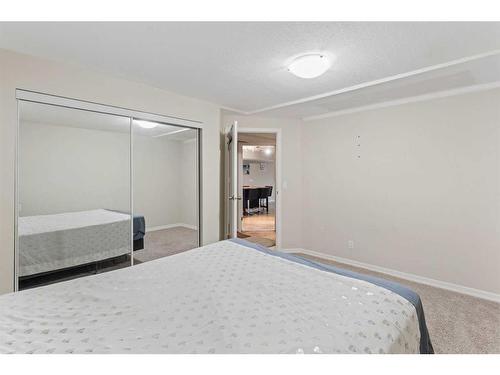 3 Shawmeadows Crescent Sw, Calgary, AB - Indoor Photo Showing Bedroom