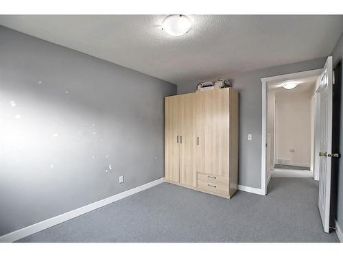 3917 29 Avenue Se, Calgary, AB - Indoor Photo Showing Other Room