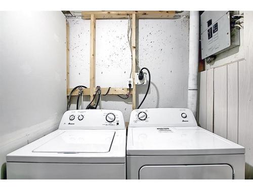 3917 29 Avenue Se, Calgary, AB - Indoor Photo Showing Laundry Room
