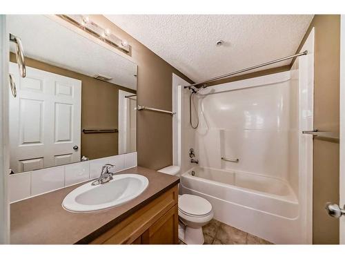1205-115 Prestwick Villas Se, Calgary, AB - Indoor Photo Showing Bathroom