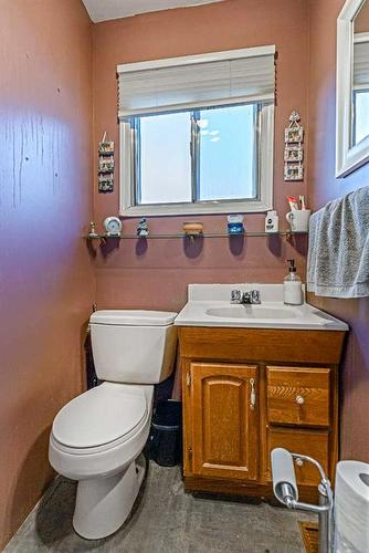 240037 Range Road 31, Rural Rocky View County, AB - Indoor Photo Showing Bathroom