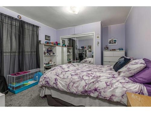 240037 Range Road 31, Rural Rocky View County, AB - Indoor Photo Showing Bedroom