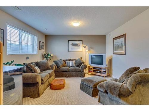 5006-2370 Bayside Road Sw, Airdrie, AB - Indoor Photo Showing Living Room