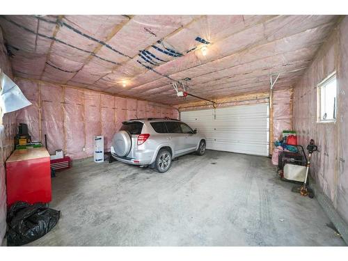 25 Redstone Villas Ne, Calgary, AB - Indoor Photo Showing Garage