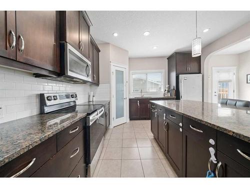 25 Redstone Villas Ne, Calgary, AB - Indoor Photo Showing Kitchen With Upgraded Kitchen