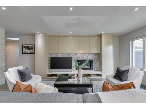 7 Cathedral Road Nw, Calgary, AB - Indoor Photo Showing Living Room With Fireplace