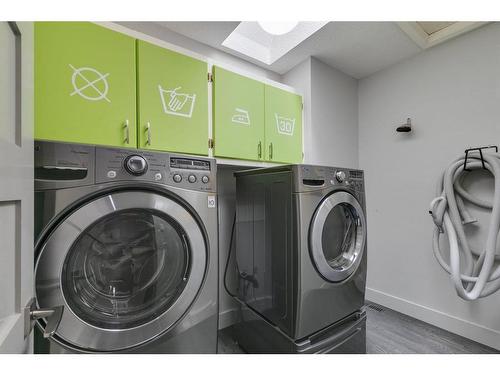 7 Cathedral Road Nw, Calgary, AB - Indoor Photo Showing Laundry Room