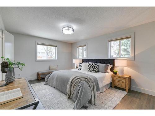 7 Cathedral Road Nw, Calgary, AB - Indoor Photo Showing Bedroom