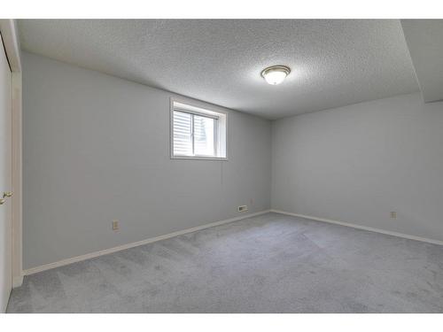 7 Cathedral Road Nw, Calgary, AB - Indoor Photo Showing Other Room