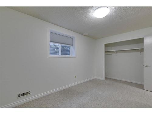 7 Cathedral Road Nw, Calgary, AB - Indoor Photo Showing Other Room