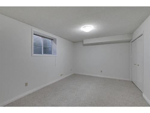 7 Cathedral Road Nw, Calgary, AB - Indoor Photo Showing Other Room