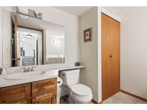 236 Templeby Place Ne, Calgary, AB - Indoor Photo Showing Bathroom