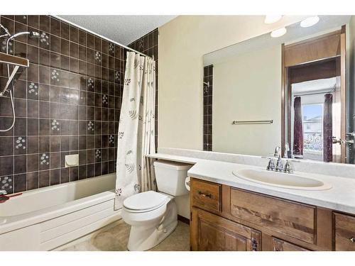 236 Templeby Place Ne, Calgary, AB - Indoor Photo Showing Bathroom