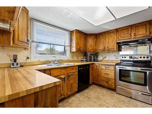 236 Templeby Place Ne, Calgary, AB - Indoor Photo Showing Kitchen With Double Sink