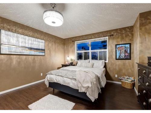 16283 10 Street Sw, Calgary, AB - Indoor Photo Showing Bedroom